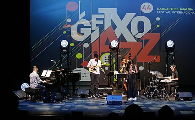 El ni moderno ni actual Emma Nagy Quintet. 