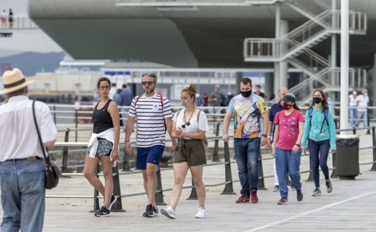 La incidencia del covid en Cantabria ya es la más alta de España y se dispara entre los menores de 30 años