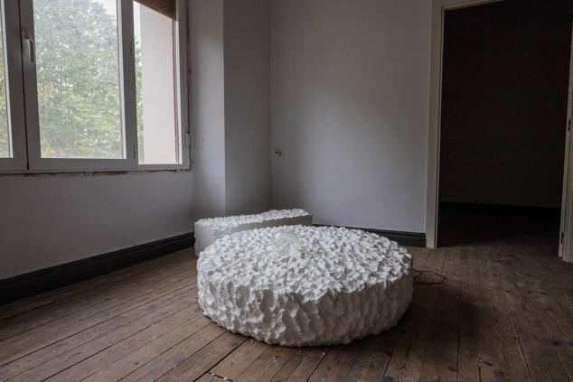 El espacio se ha utilizado como residencia temporal de artistas en colaboración con Artium.