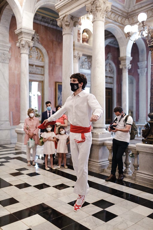 Fotos: La boda de Sonji e Iker en el Ayuntamiento de Bilbao