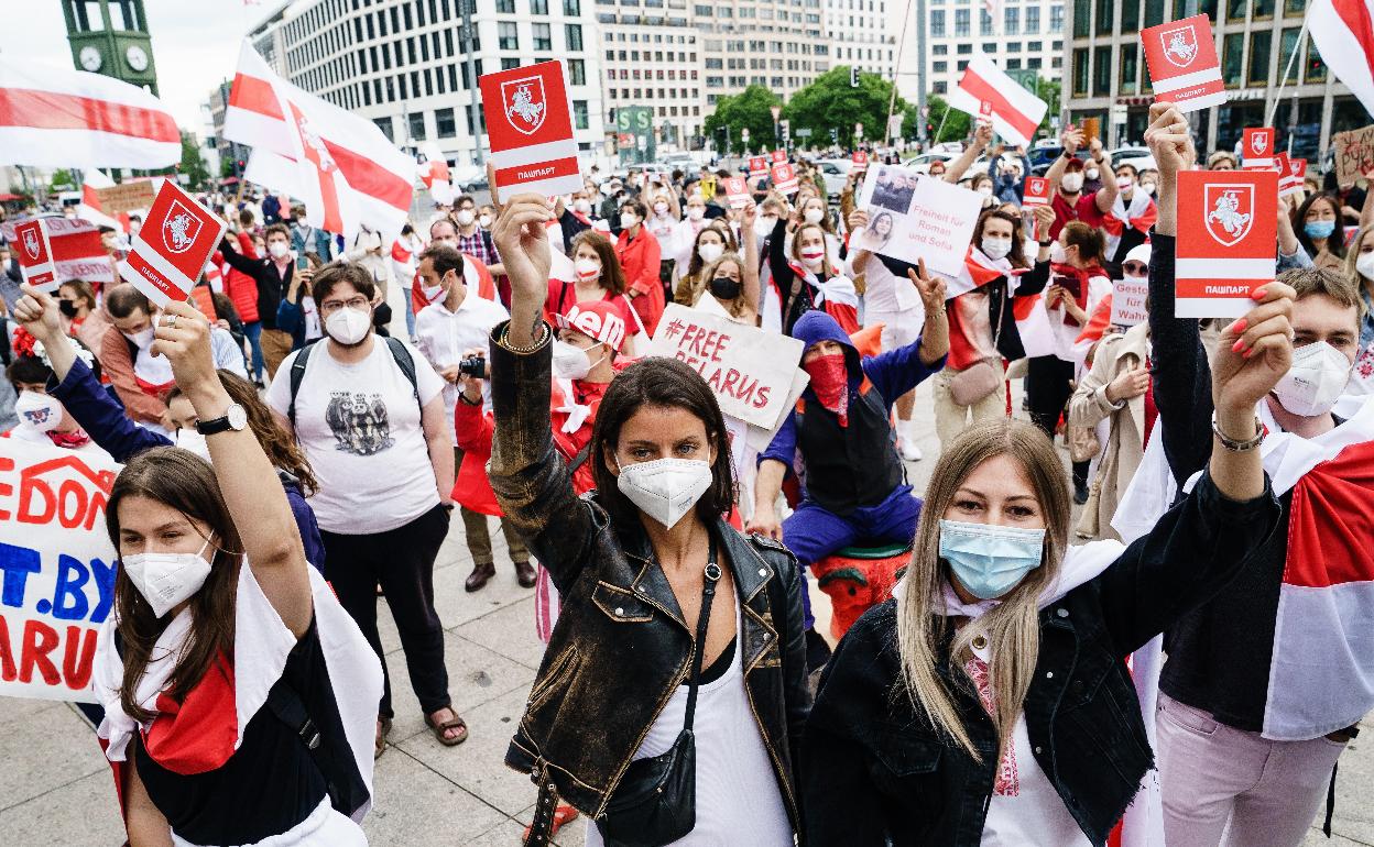 La política de la oposición Svetlana Tikhanovskaya asiste a la manifestación de ´Solidaridad con Bielorrusia' en Berlín.