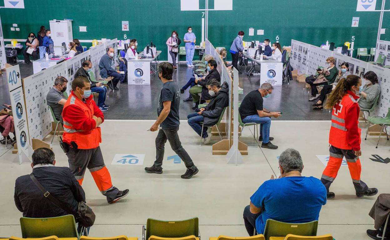 Vacunación en el frontón Lakua. 