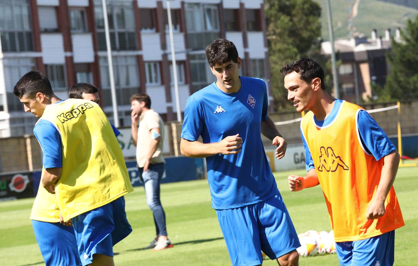 Fotos: Primer entrenamiento de Mikel San Jose en el Amorebieta