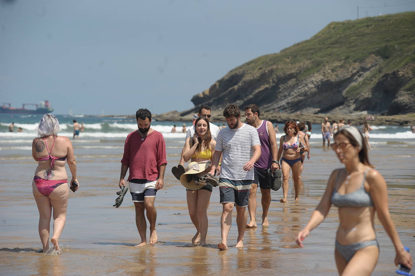 Fotos: Miles de vizcaínos aprovechan el buen tiempo para ir a la playa