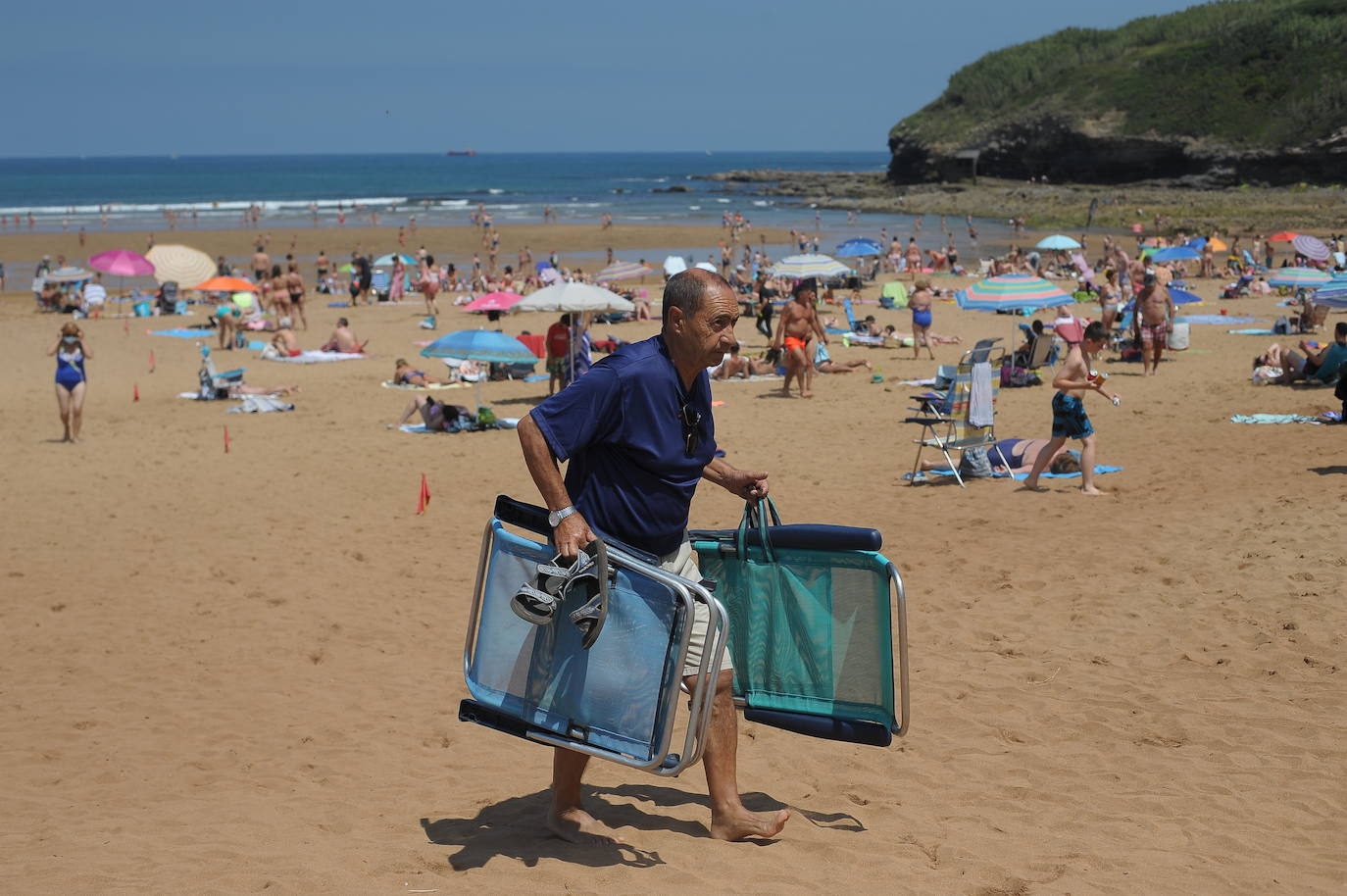 Fotos: Miles de vizcaínos aprovechan el buen tiempo para ir a la playa