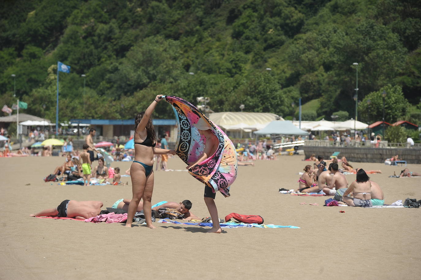 Fotos: Miles de vizcaínos aprovechan el buen tiempo para ir a la playa