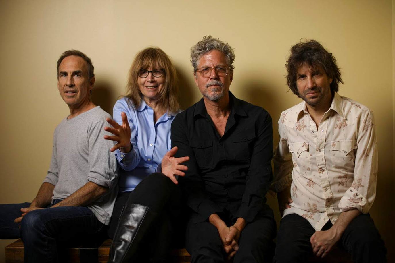 Marc Pelman, a la derecha, junto a Tim O'Reagan (batería), Karen Grotberg (teclados) y Gary Louris (voz y guitarra). 