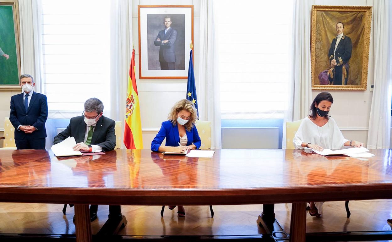 Aburto y el Gobierno firman el soterramiento del tramo de FEVE que atraviesa Zorroza: «Este es un punto de partida sin retorno»