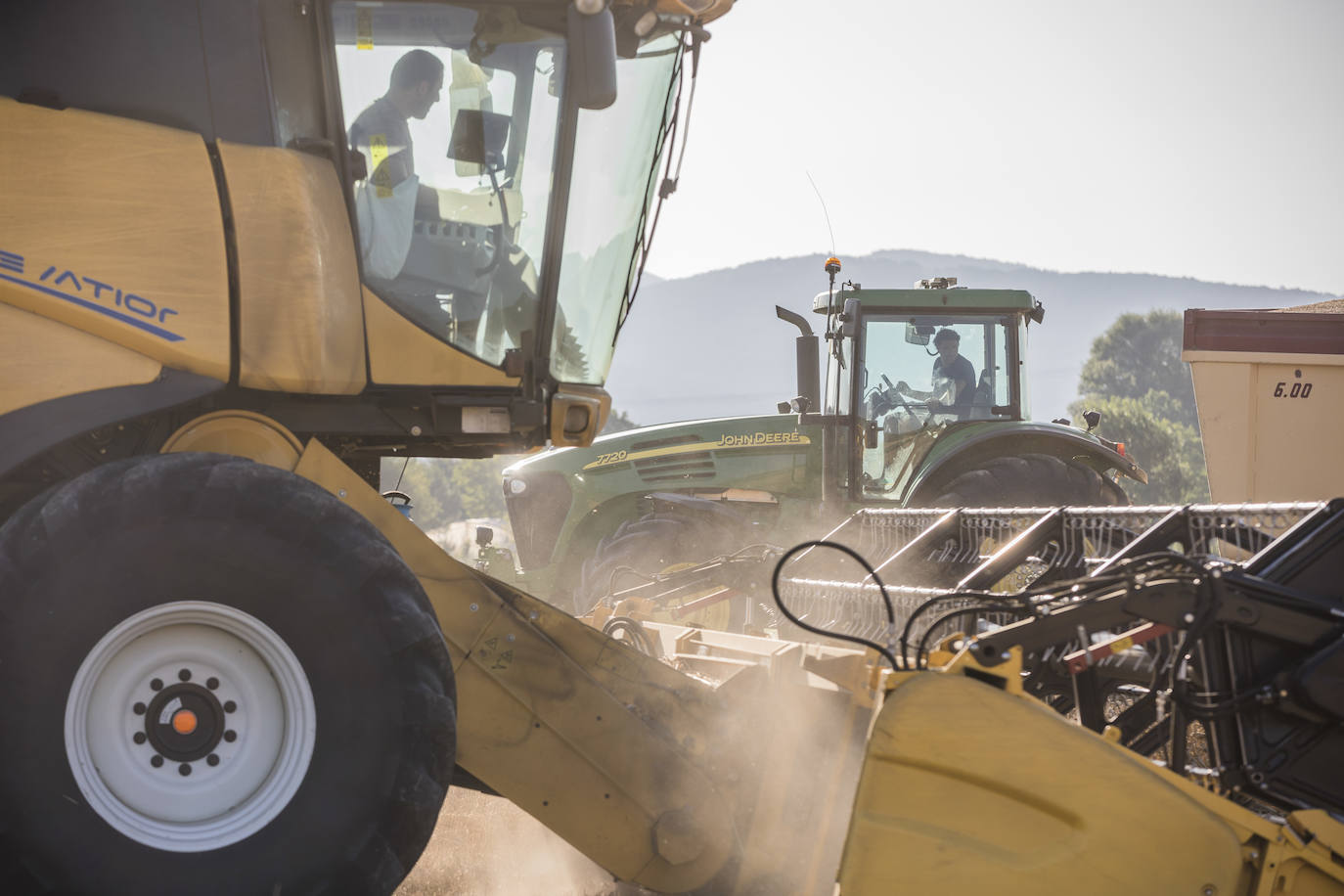 La recogida es una fase muy mecanizada en el campo. 