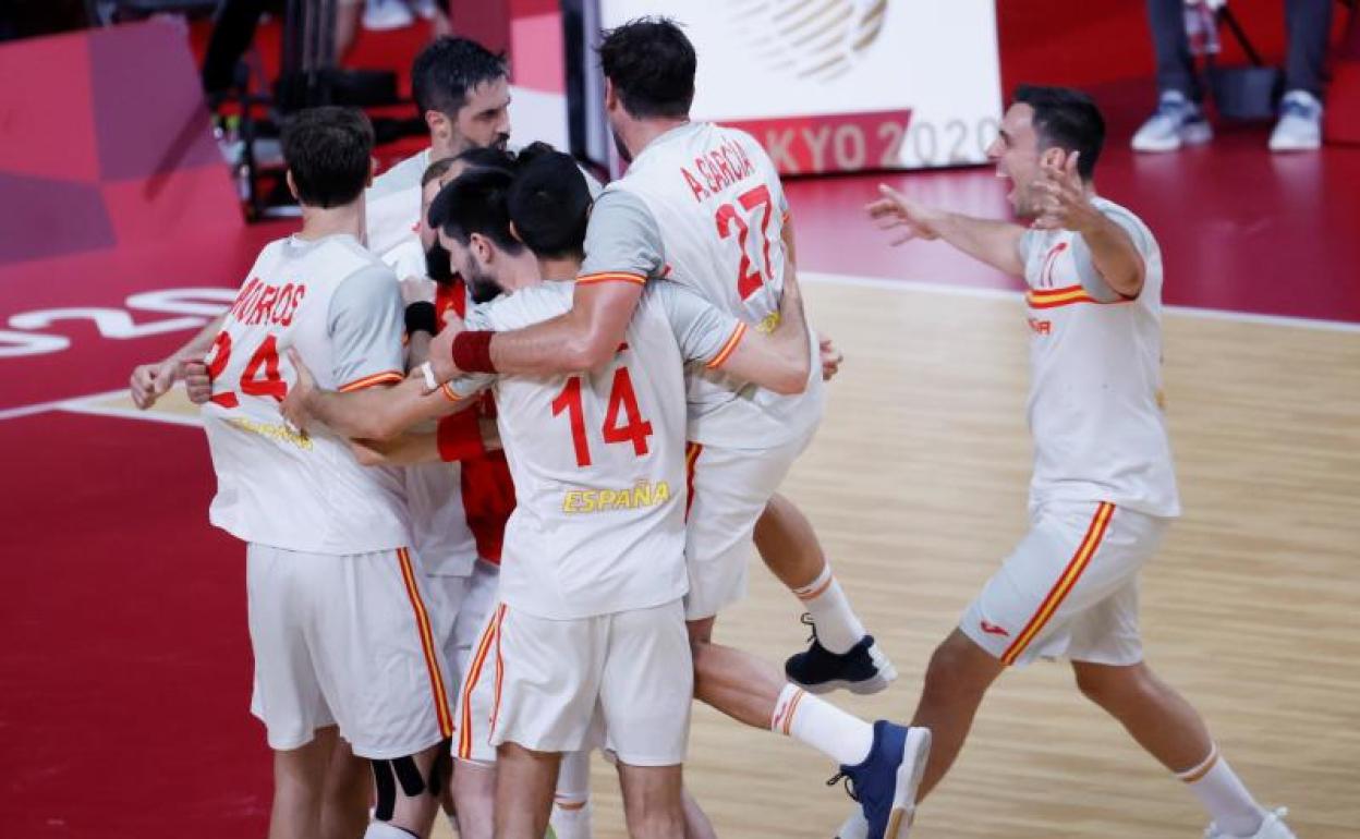 Los Hispanos sobreviven en un partido agónico