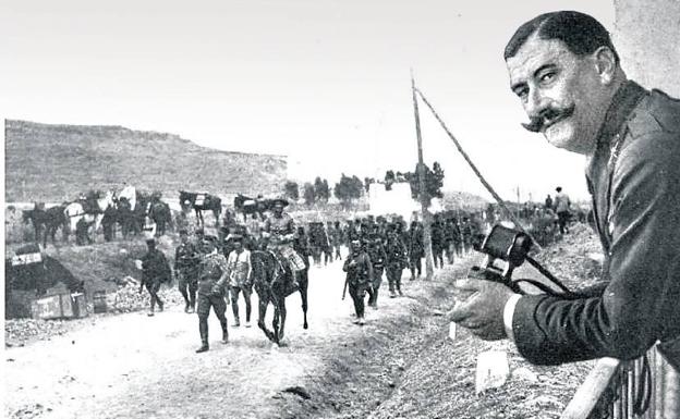 El general Berenguer ante la tropa.