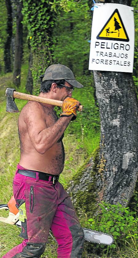 Iker Legarra estuvo a punto de cortarse el pie con una rama y perdió en otro incidente parte de un ojo.