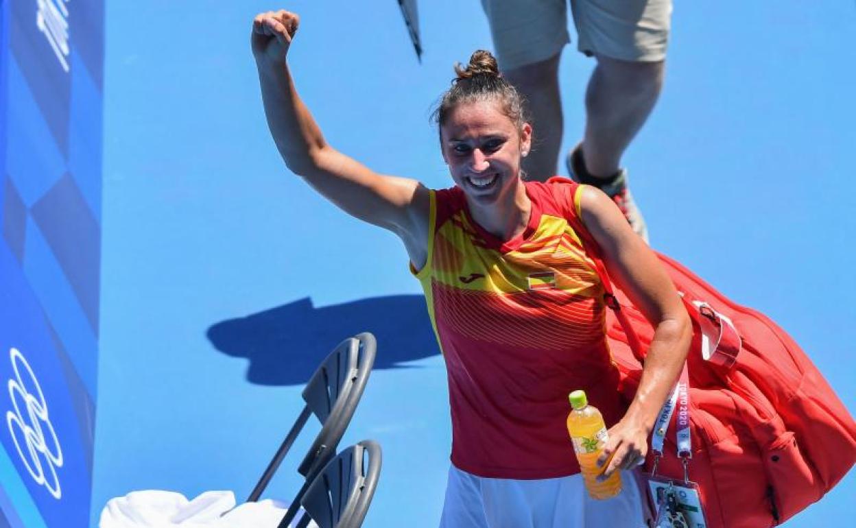 Sara Sorribes celebra su triunfo ante Barty.