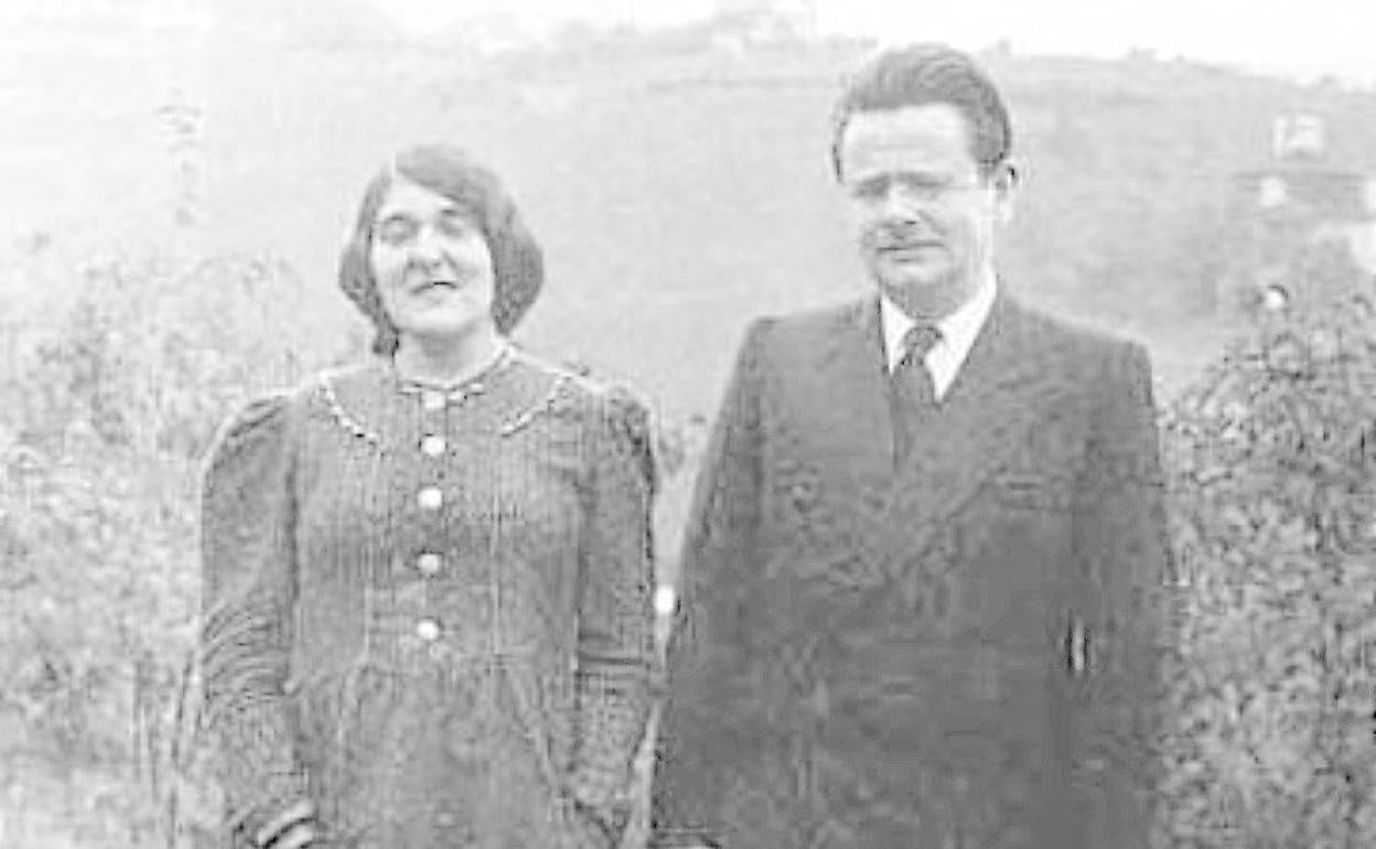 Veza y Elias Canetti, en una foto tomada en los años cincuenta.