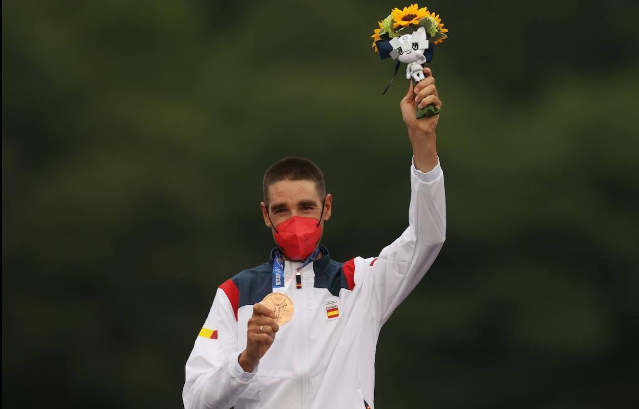 David Valero, feliz con su medalla.