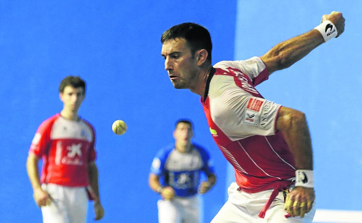 Urrutikoetxea estuvo bastante entonado en Gatika y finalizó una docena de tantos, tres de saque. 