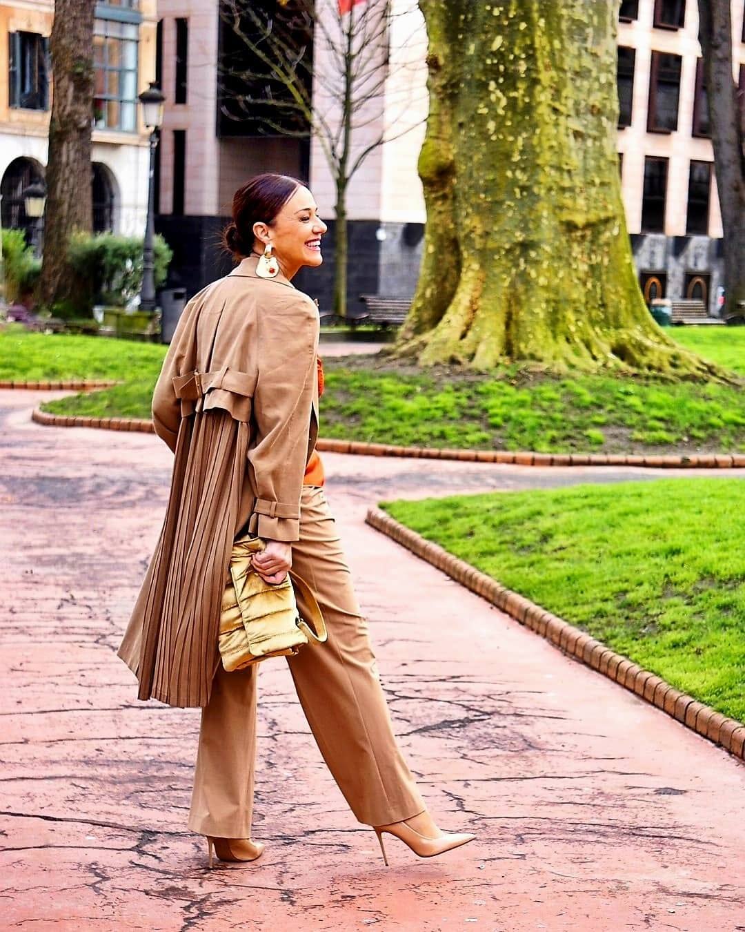 Fotos: Amaia, la periodista que no pasa desapercibida en Bilbao con sus looks asequibles y