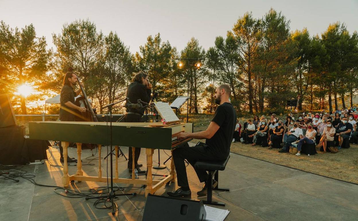 El reconocido armonicista Antonio Serrano, en una actuación anterior. 