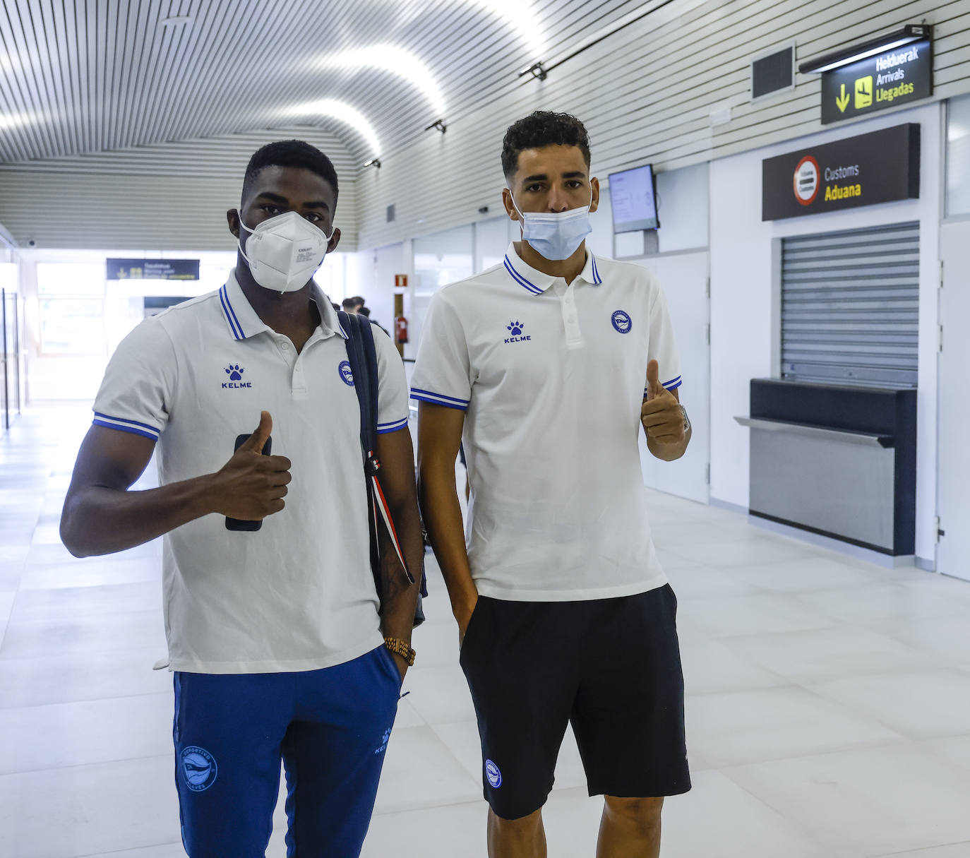 Fotos: El Alavés pone rumbo a La Manga