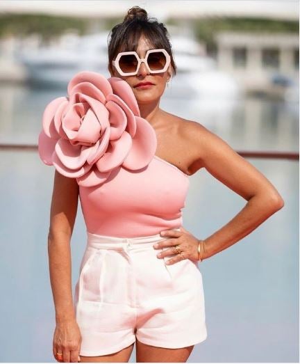 Fotos: Mar Flores, espectacular con un bañador diseñado en el norte y perfecto para... ¡ir a una boda!