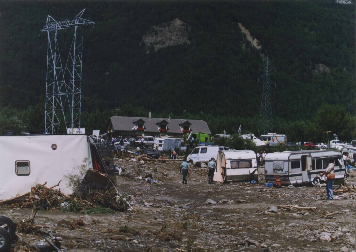 Fotos: El día que el agua se tragó un camping en Biescas