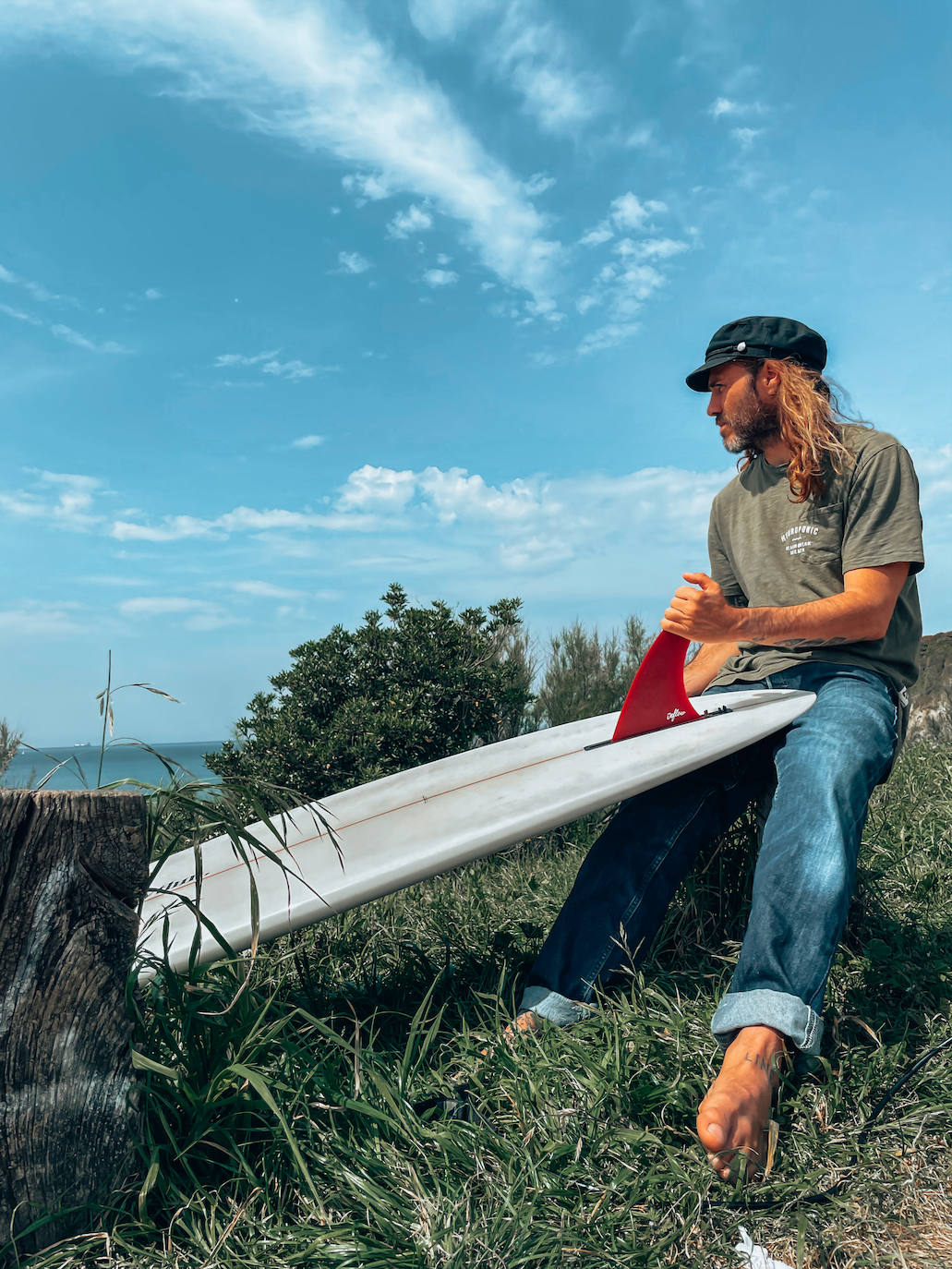 Fotos: Manu, el surfista de Leioa que arrasa en redes con sus camisas hawaianas y tatuajes