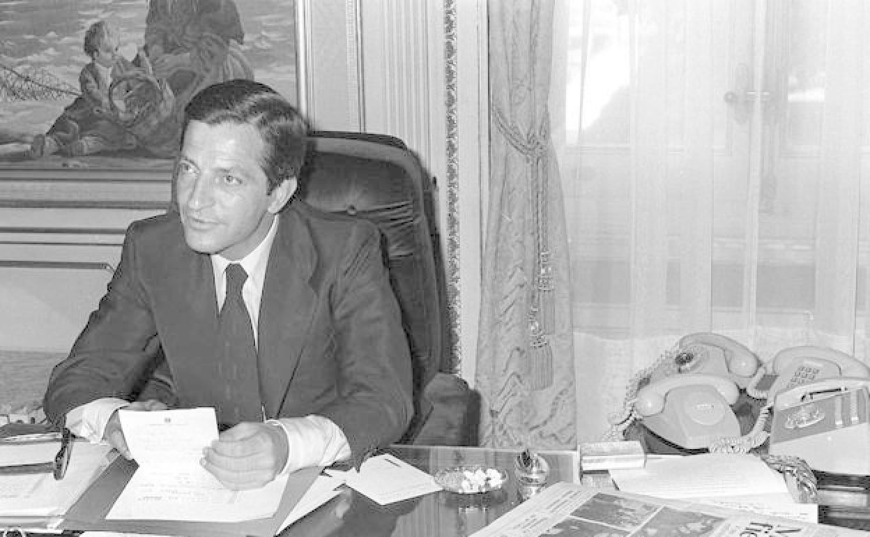 Adolfo Suárez se alzaba como vencedor en las elecciones de 1977. 