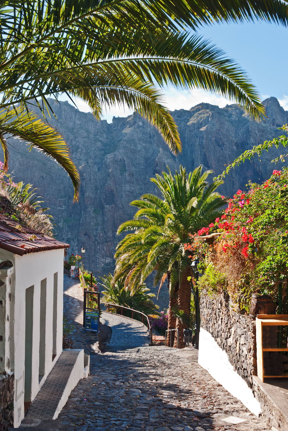 TENERIFE | Asimismo, esta isla tiene el mayor número de senderos (503 en total) para los viajeros a quienes les gusta pasear al aire libre, por lo que ha obtenido buenos resultados en esta categoría.