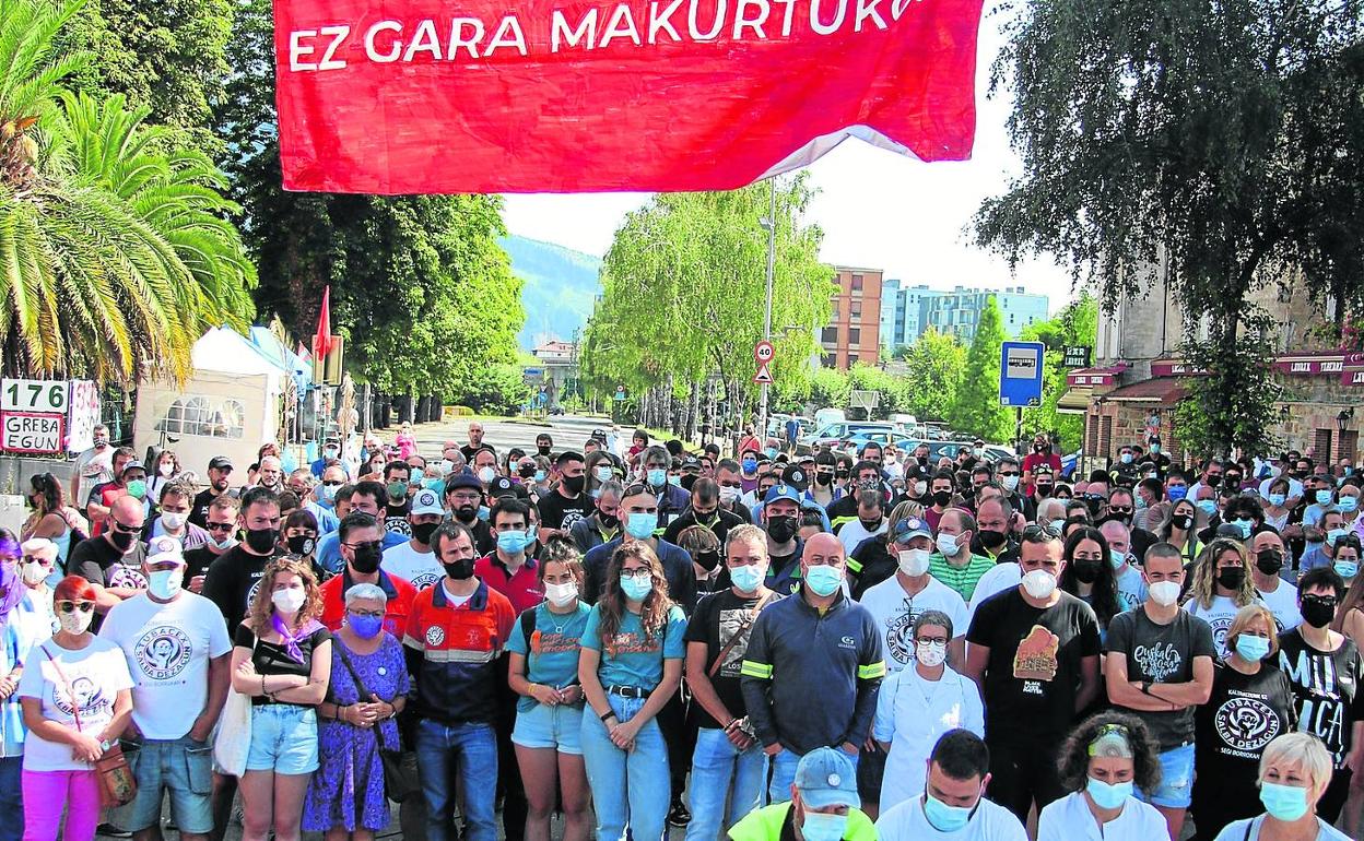 Los trabajadores de Tubacex se concentraron el pasado jueves para pedir donaciones con las que resistir la huelga. 