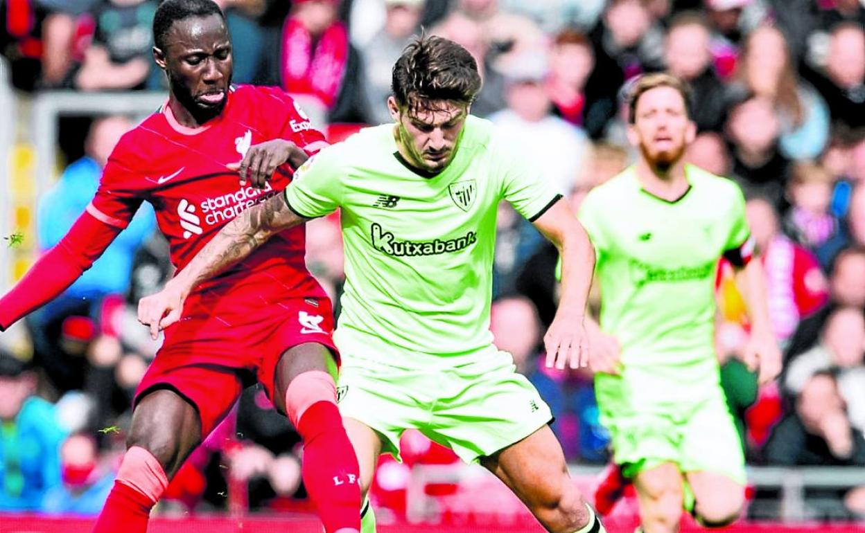 Unai Vencedor fue de la partida en Anfield y apunta a la titularidad en Elche. 