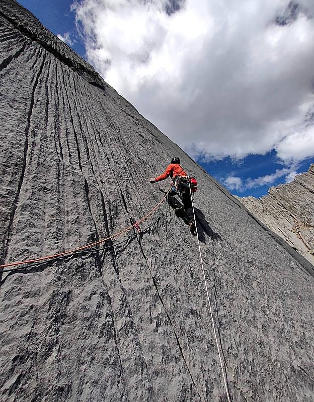 Iker Pou, en otro momento de la ascensión. 
