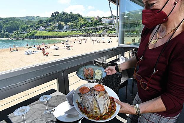 Los pescados son la estrella del chiringuito de Getaria.