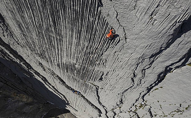 Iker Pou, abriendo uno de los largos de la nueva vía. 