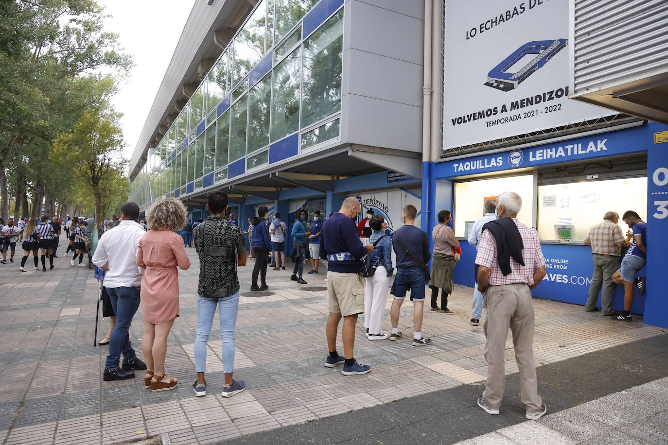 Fotos: El regreso de la afición a Mendizorroza, en imágenes