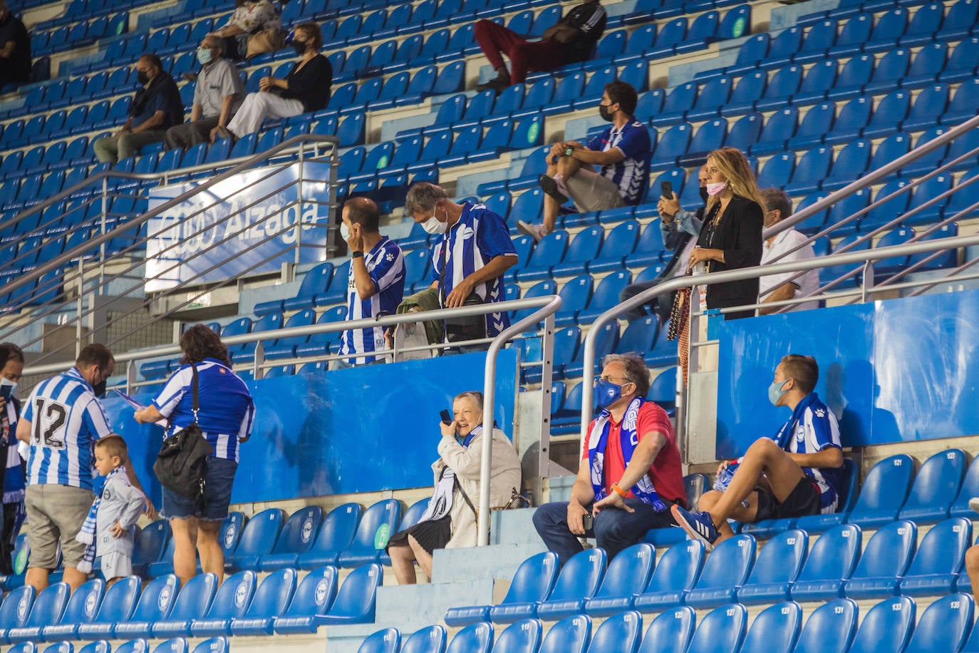 Fotos: El regreso de la afición a Mendizorroza, en imágenes