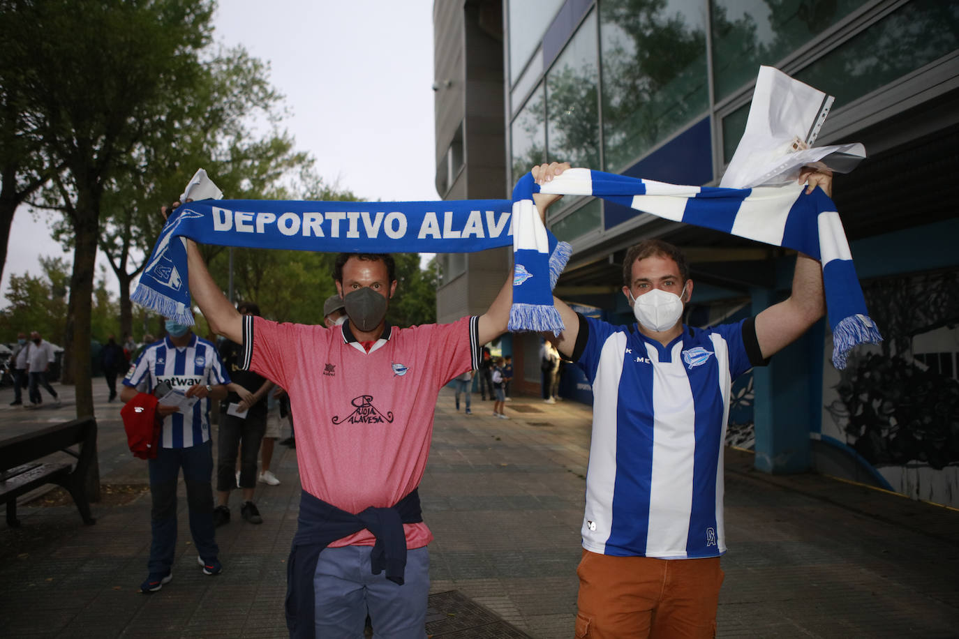 Fotos: El regreso de la afición a Mendizorroza, en imágenes