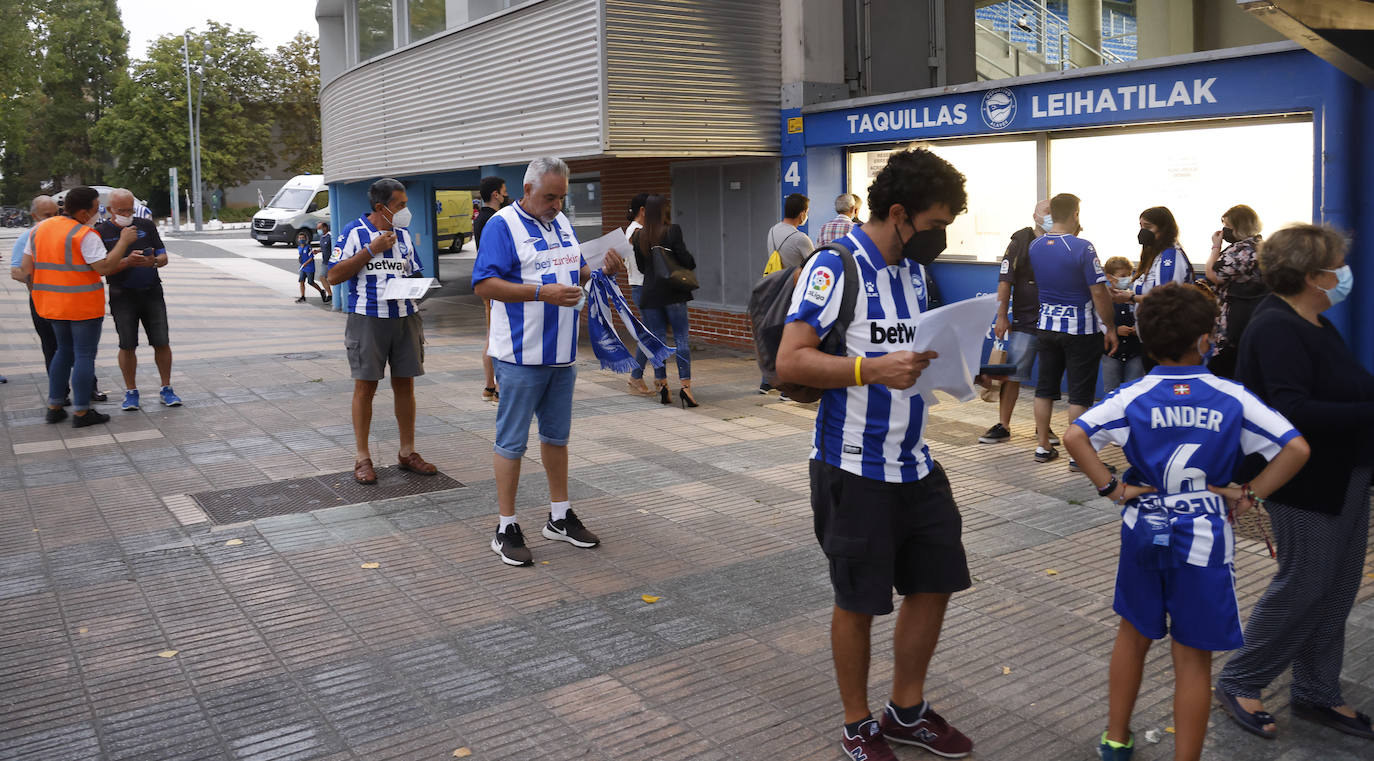 Fotos: El regreso de la afición a Mendizorroza, en imágenes