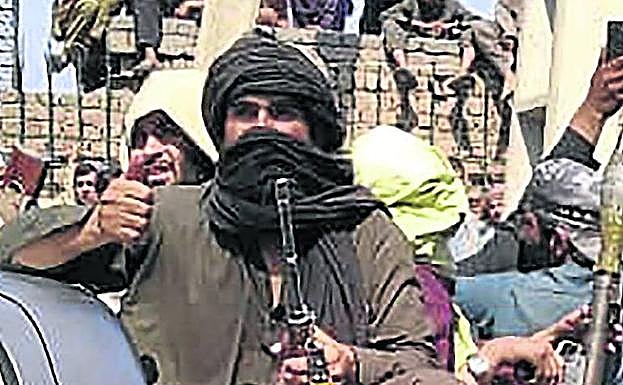 Señal de victoria. Los insurgentes se han hecho con el país en apenas dos semanas, tras acelerar la ofensiva en los últimos días. 