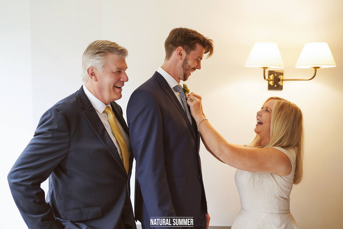 Contra viento y marea, y nunca mejor dicho, la pareja formada por la periodista donostiarra Danae Zarzuelo y el jugador de baloncesto Mike Carlson se dieron un 'sí quiero' más que emotivo. He aquí los mejores momentos del inolvidable y esperado día