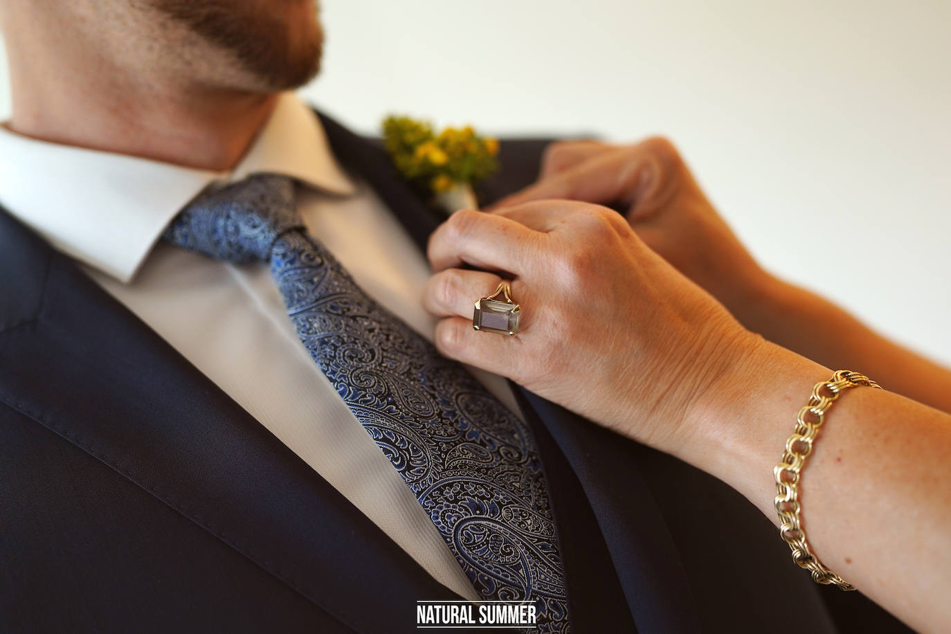 Contra viento y marea, y nunca mejor dicho, la pareja formada por la periodista donostiarra Danae Zarzuelo y el jugador de baloncesto Mike Carlson se dieron un 'sí quiero' más que emotivo. He aquí los mejores momentos del inolvidable y esperado día