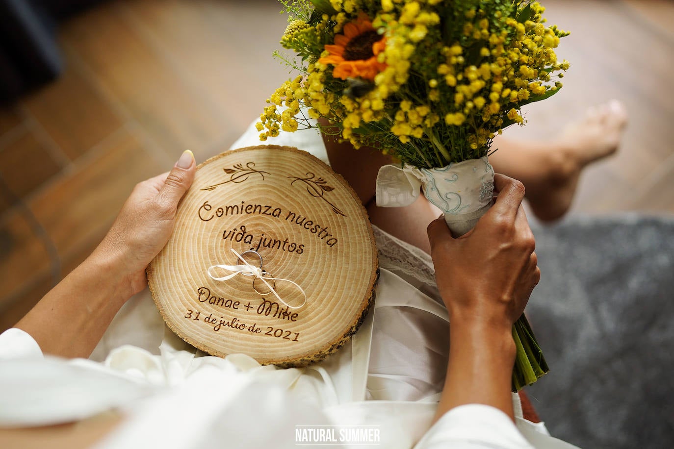 Contra viento y marea, y nunca mejor dicho, la pareja formada por la periodista donostiarra Danae Zarzuelo y el jugador de baloncesto Mike Carlson se dieron un 'sí quiero' más que emotivo. He aquí los mejores momentos del inolvidable y esperado día