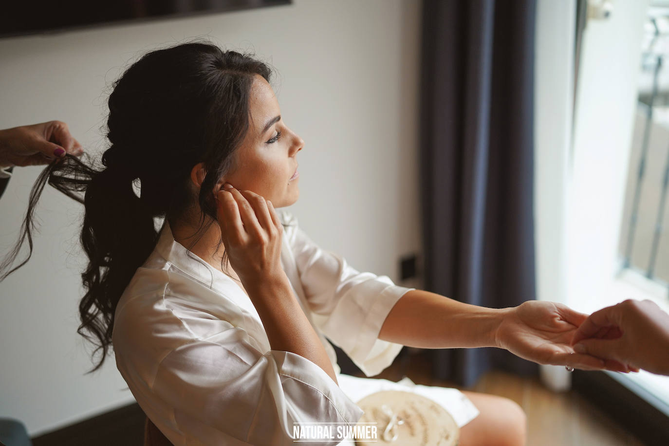 Contra viento y marea, y nunca mejor dicho, la pareja formada por la periodista donostiarra Danae Zarzuelo y el jugador de baloncesto Mike Carlson se dieron un 'sí quiero' más que emotivo. He aquí los mejores momentos del inolvidable y esperado día
