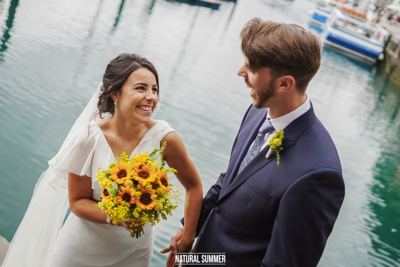 Contra viento y marea, y nunca mejor dicho, la pareja formada por la periodista donostiarra Danae Zarzuelo y el jugador de baloncesto Mike Carlson se dieron un 'sí quiero' más que emotivo. He aquí los mejores momentos del inolvidable y esperado día