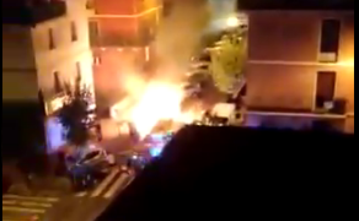 Imagen del fuego que tuvo lugar anoche en San Ignacio. 