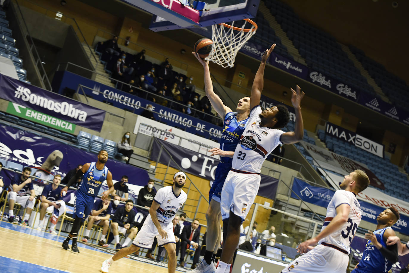 Fotos: El Baskonia cierra el fichaje de Steven Enoch