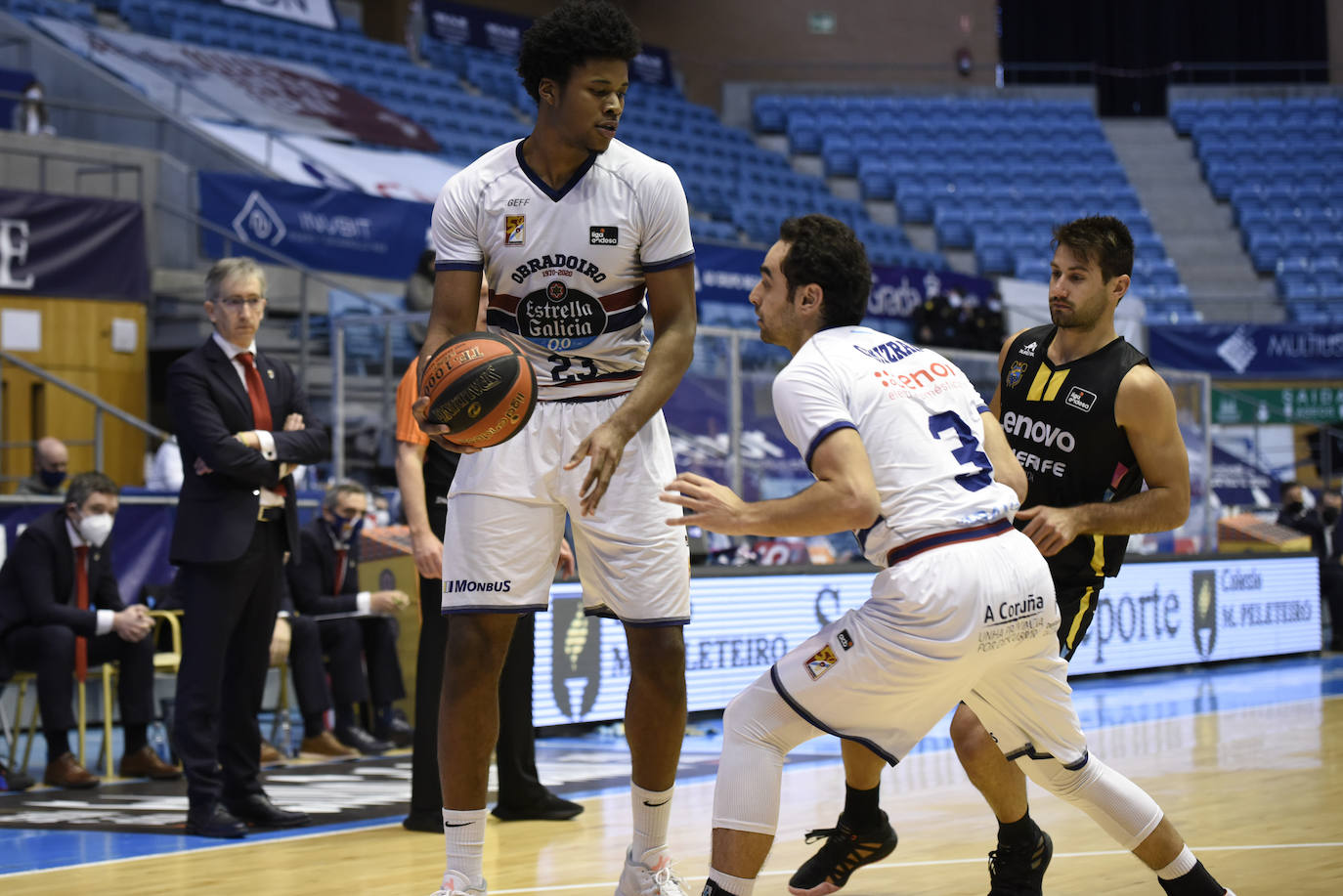 Fotos: El Baskonia cierra el fichaje de Steven Enoch