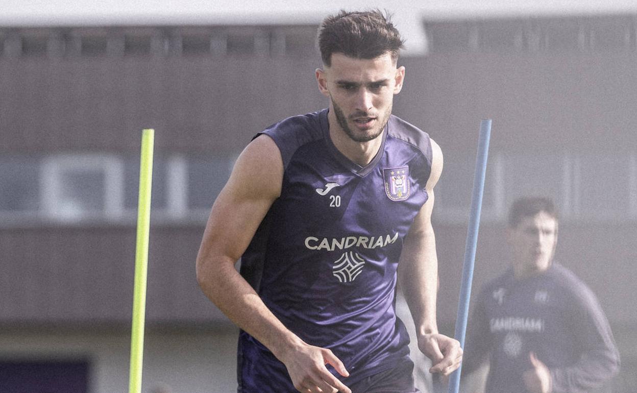 Miazga, en un entrenamientos con el Anderlecht. 