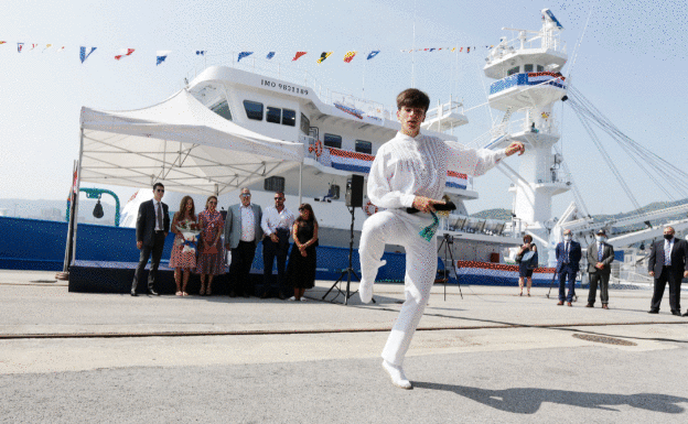 Un nuevo atunero muy veloz surcará las aguas del Pacífico