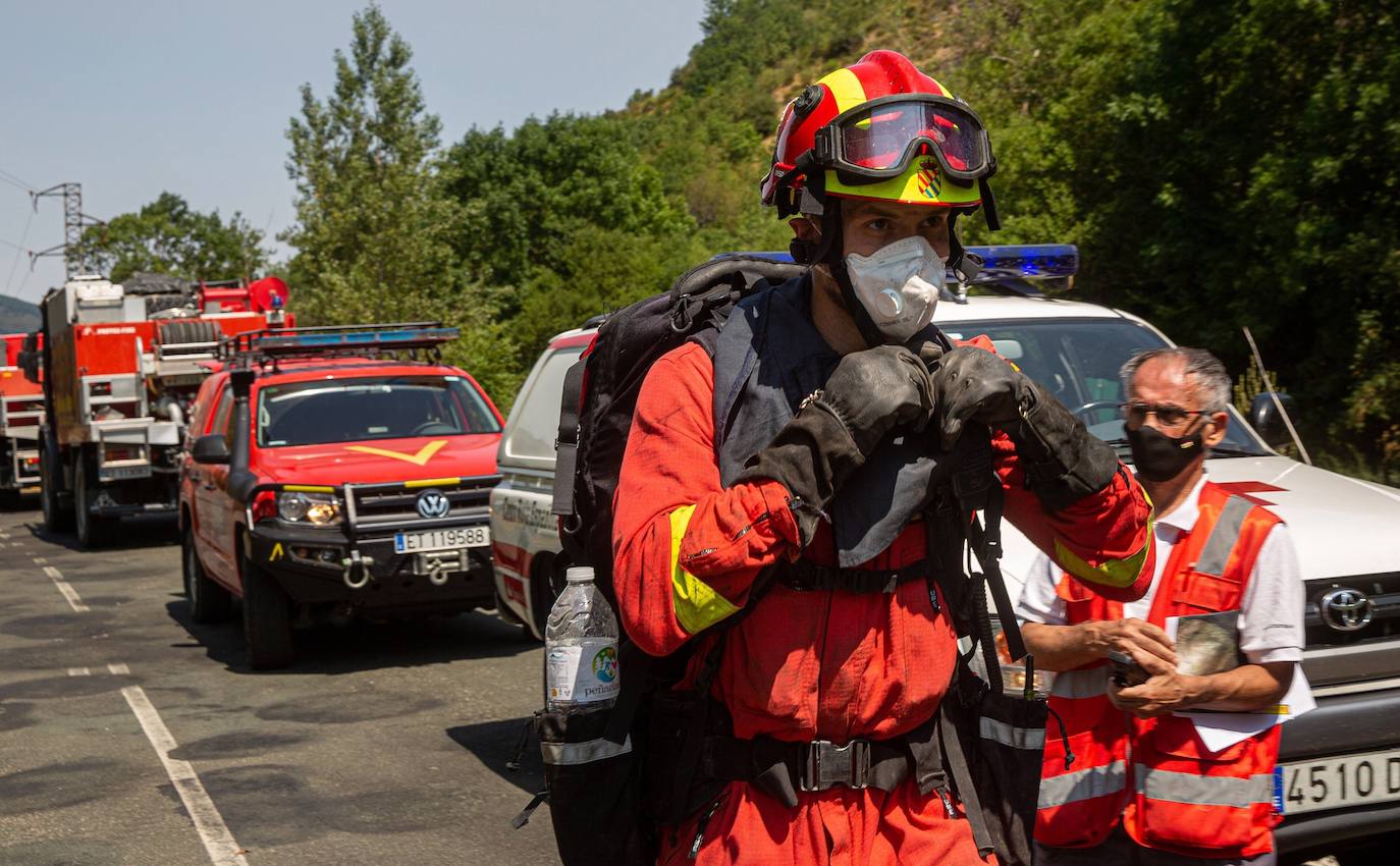 Fotos: Incendio forestal en Ezcaray, en imágenes