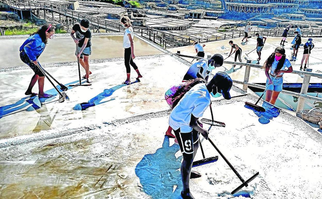 Unas de las excursiones realizadas este verano a Las Salinas de Añana. 